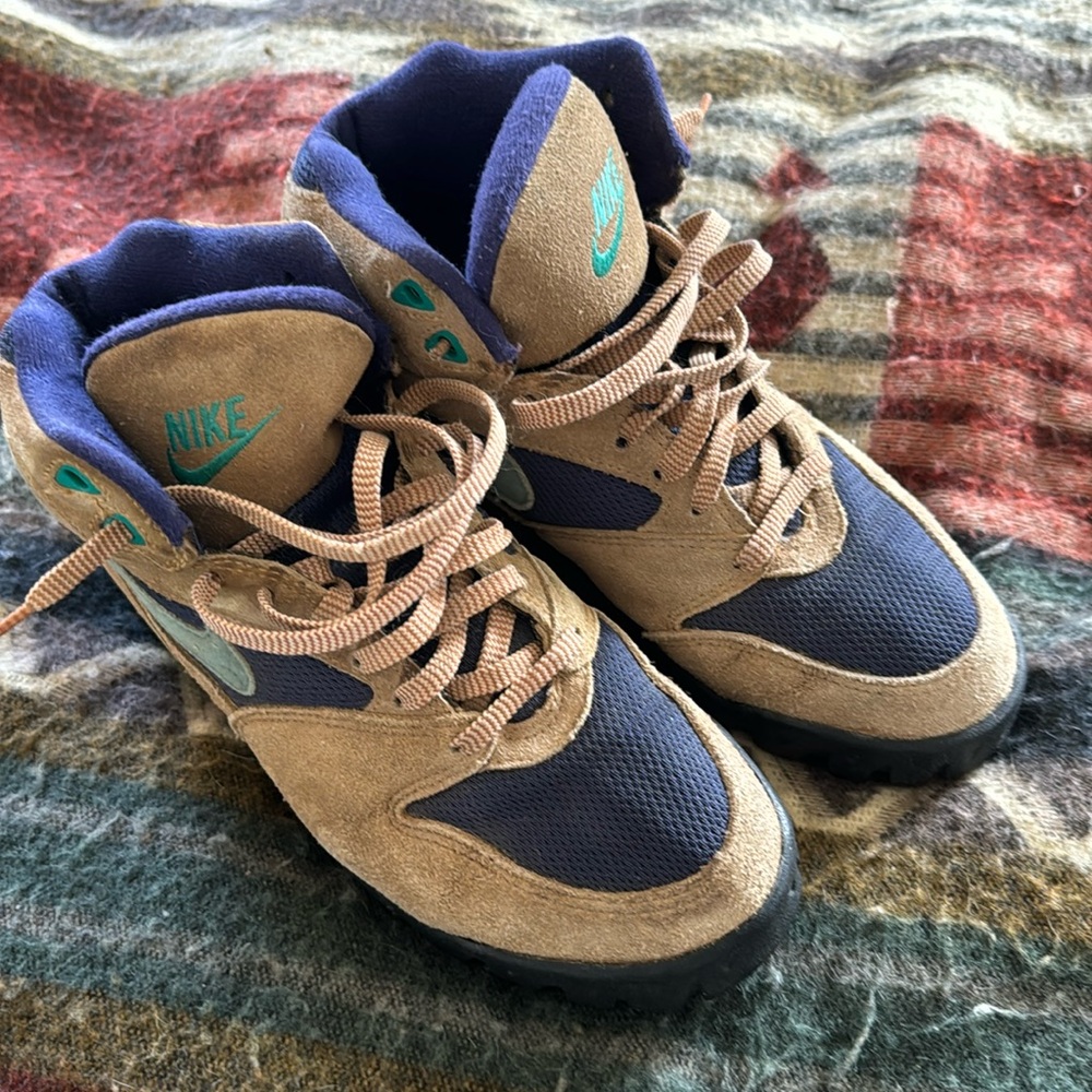 Vintage Women Nike Caldera ACG All Condition Gear Brown Boots Shoes